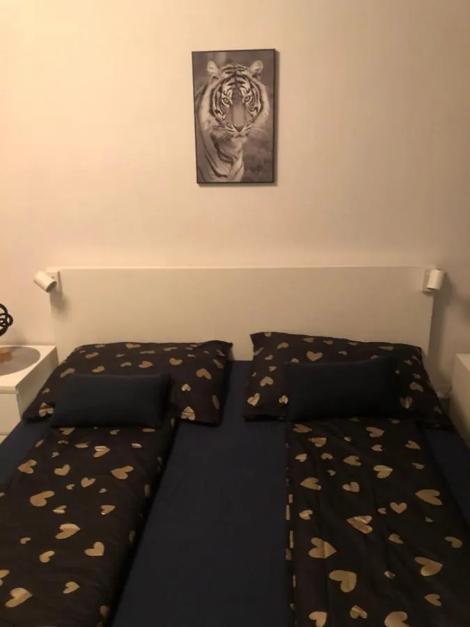 Amazing Location Apartment Vienna